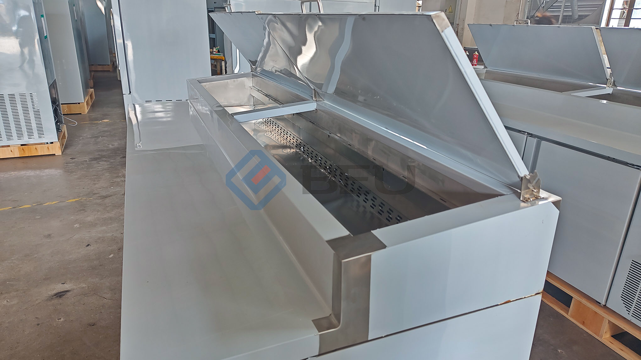 91" 3 Door Pizza Counter